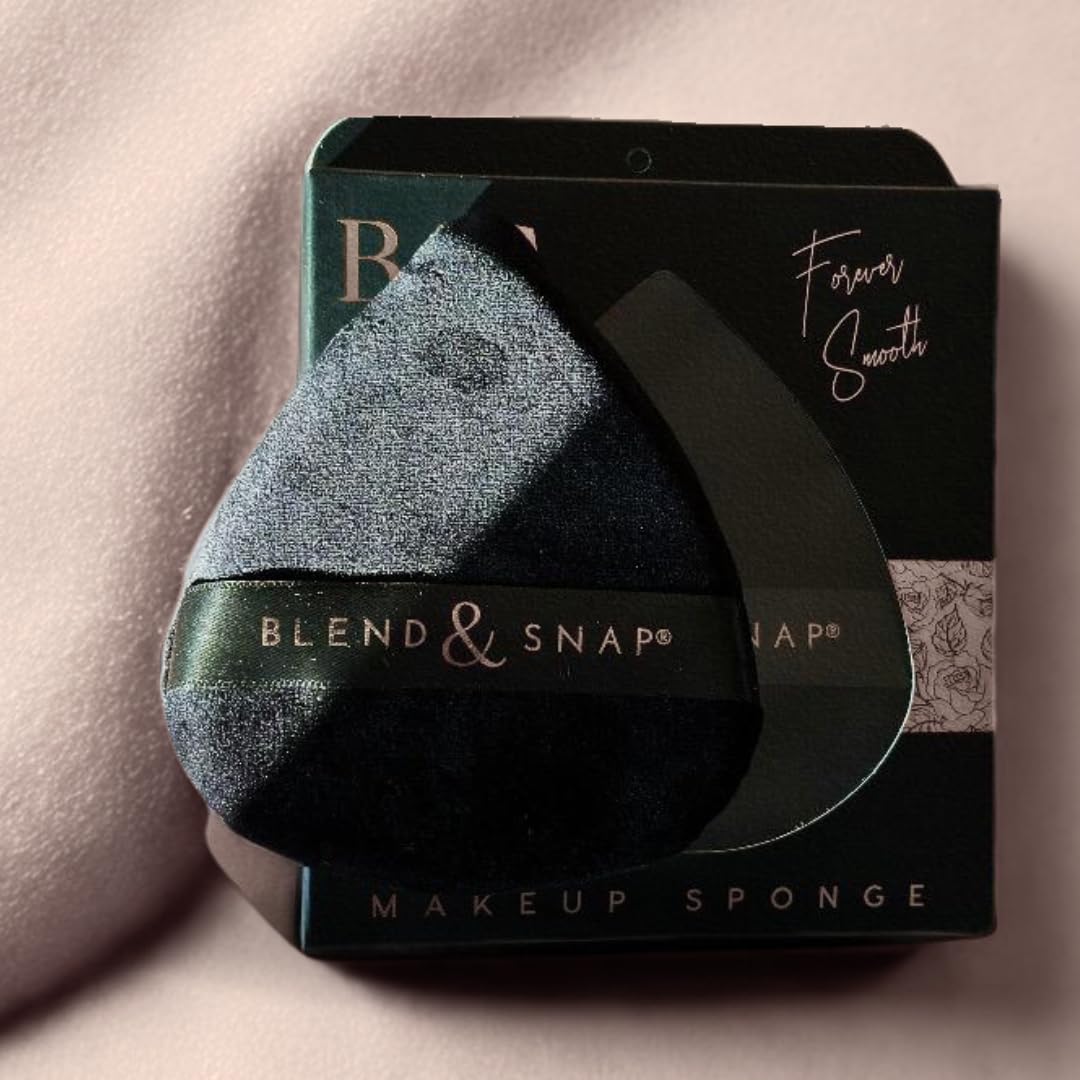 BLEND & SNAP Large Velour Triangle Makeup Puff for Smooth & Flawless Coverage – Blotting Sponge for Foundation & Concealer / Powder Press Pad – Precision Tip for Easy Application – Makeup Artist