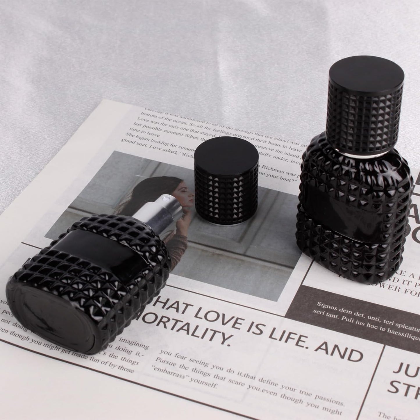 2 Pack 30ml Perfume Spray Bottles Empty, Refillable Glass Fine Mist Atomizer, Portable Travel Perfume Atomizers Fragrance Containers Sprayer for Cleaning, Essential Oils, Liquids (Black)