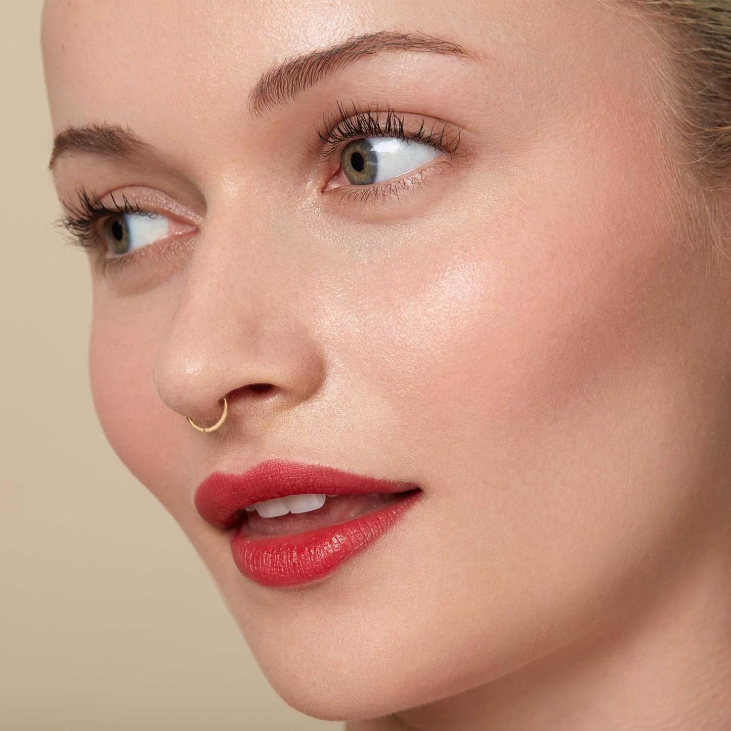 Monika Blunder Beauty - Kissen Lush Lipstick Crayon - Charlotte (Coral Red) Clean Beauty, Cruelty-Free, Vegan