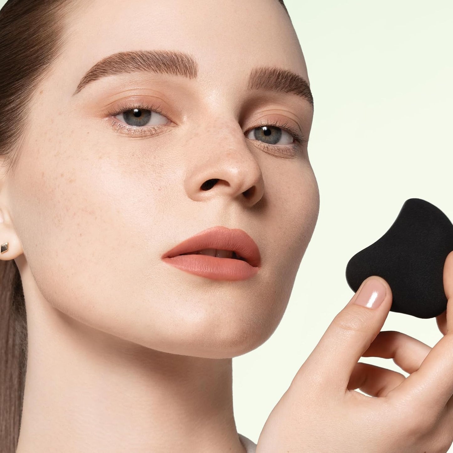 Original Beauty Blender Makeup Sponge Applicator for Powder, Cream & Liquid, Beauty Tools Puff, Streak Free Application, Vegan, Cruelty Free Made in USA, Black